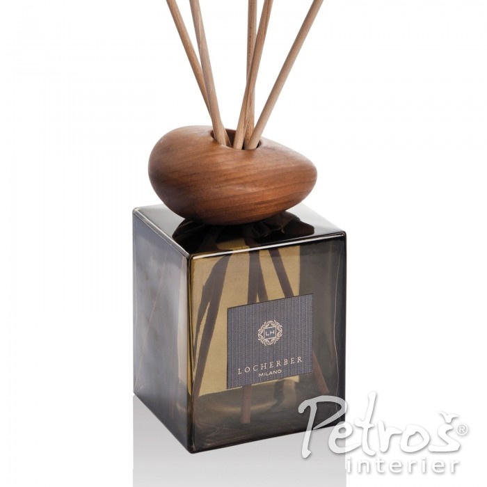 VÍČKO VE TVARU OBLÁZKU ve variantě dřevo. Každé víčko je originál.