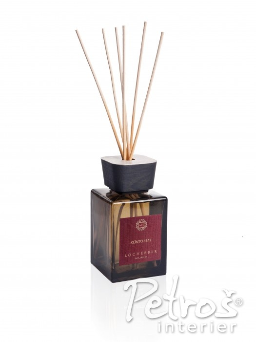 VÍČKO V KLASICKÉM TVARU tak, jak jej navrhli designéři značky Locherber. Každá vůně má svůj vlastní design a barvu.